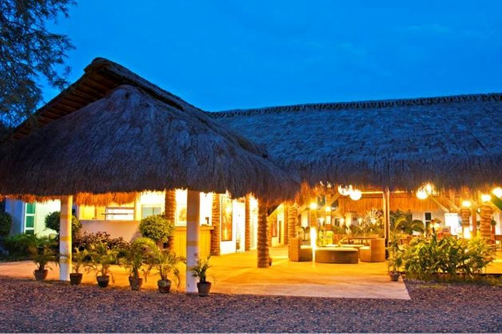 Natures Garden Park Resort And Spa Мактан Экстерьер фото